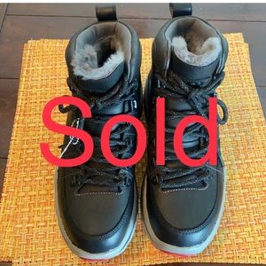 UGG  WHITE MOUNTAINEERING TRAINER